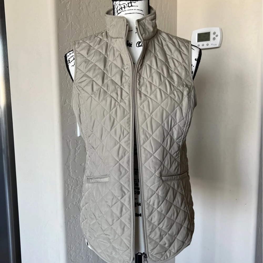 Van Heusen Women Vest Size Small 
NWT